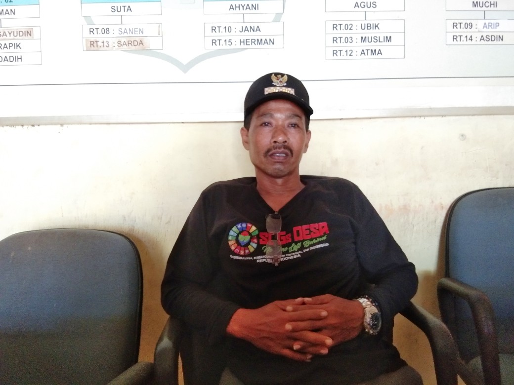 Foto: Kepala Desa Cisarap, Jumra